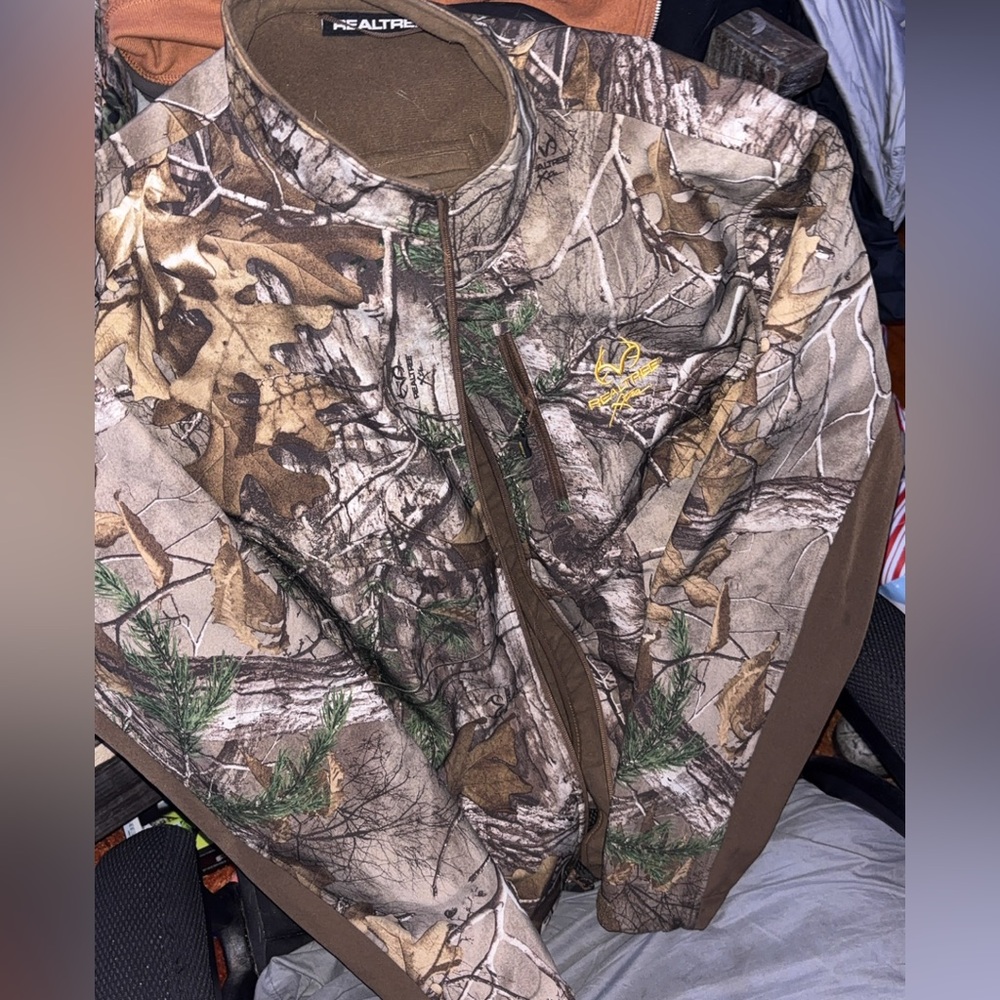 Realtree men’s hoodless camo jacket